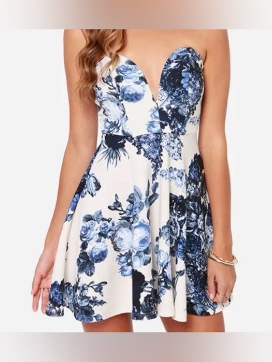 Lulus Dresses & Skirts - Lulu’s Blue and White Floral Strapless Skater Dress size XS-S